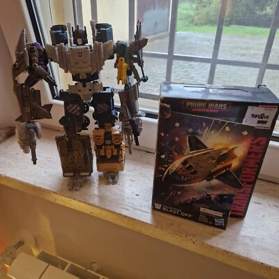 HASBRO TRANSFORMERS combiner wars BRUTICUS + blast off completo usato come nuovo - Immagine 1 di 4