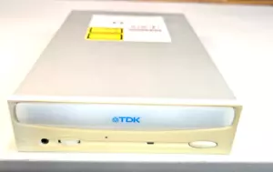 Vintage TDK CD RW Drive IDE BUBBLE FRONT! Free Shipping 2000 - Picture 1 of 3