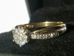 Engagement rings 1/4carat diamond cluster - Picture 1 of 5