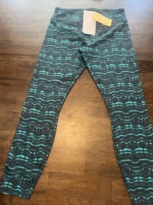 Women’s Fabletics Printed Powerhold 7/8 Leggings - Picture 1 of 2