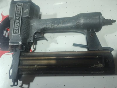 Vintage Artesão Pneumático Air Brad Nailer Ferramenta Resistente Industrial EUA - Imagem 1 de 4