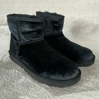 Botas UGG Classic Mini Croc para mujer talla 8,5 negras terciopelo piel de oveja NUEVAS Foto 1 de 4