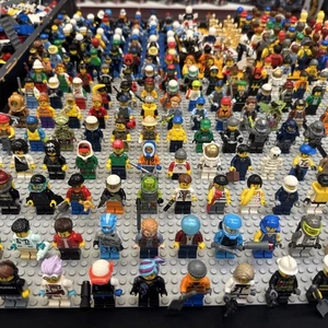 100 LEGO MINIFIGURES RANDOM MEN WOMEN PEOPLE TOY MIX THEMES BULK FREE SHIPPING! - Picture 1 of 5