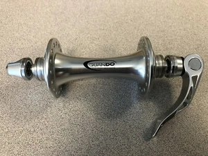 Nuevo buje delantero de carretera Quand KT-599F con QR 14G 32H anodizado plateado - Imagen 1 de 1