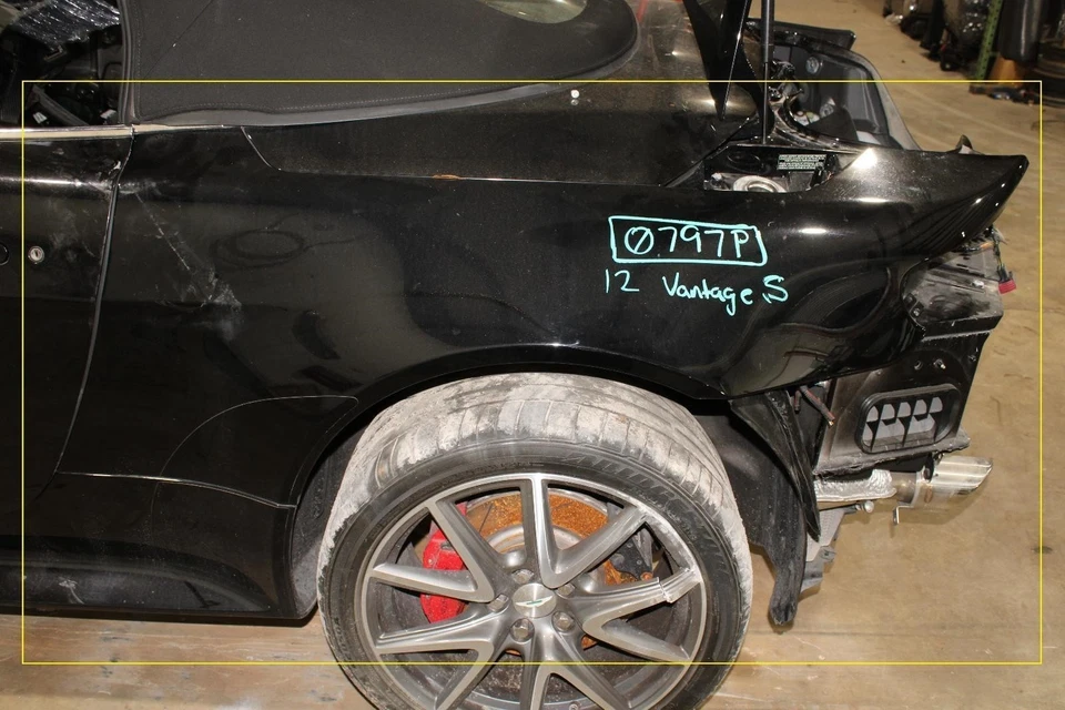11-17 Aston Martin Vantage Storm Black Convertible Driver Left LH Quarter Panel Foto 1 de 4