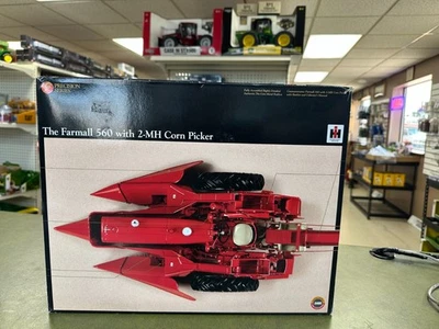 1/16 International Harvester Farmall 560 Tractor With 2-MH Corn Picker - Image 1 of 4