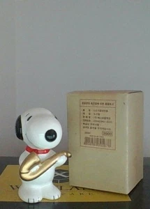 VIintage Peanuts Snoopy With Sax Determined Miniature Ceramic Figurine - Picture 1 of 6