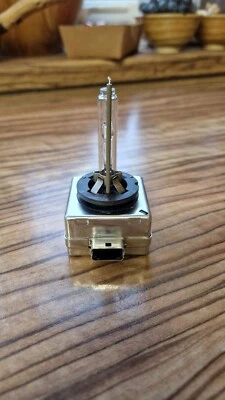 Genuine Audi Xenon Headlight Bulb N10721806 A4, RS4, Q3 Etc - Image 1 of 3