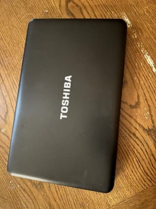 TOSHIBA SATELLITE C855D-S5201 500GB 4GB AMD E1-1200APU 1.40GHz Win 10 HOME - Picture 1 of 3