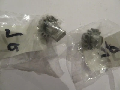 AL455 - UN NUEVO PAR DE ENGRANAJES DE ALIMENTACIÓN DE BOMBA DE ACEITE AJS 7R Foto 1 de 2