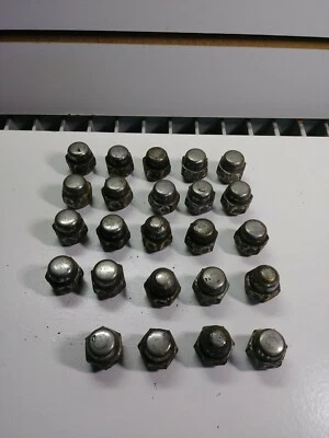 Juego de 19 tuercas Nissan Armada 2004 Foto 1 de 3