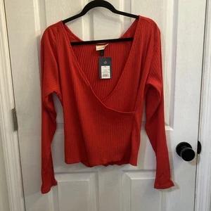 NUEVO CON ETIQUETAS Camisa Universal Thread Wrap Cuello en V Roja Manga Larga Top Talla XL - Imagen 1 de 16