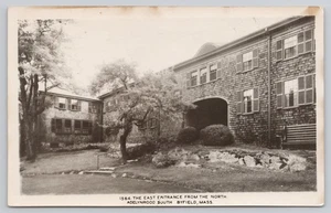 Cartolina East Ingresso da North Adelynrood South Byfield Massachusetts MA RPPC - Foto 1 di 2