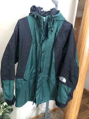 Jaqueta Gore-Tex Masculina Vintage Anos 90 Preta e Verde Tamanho M Excelente Estado Usado! - Imagem 1 de 4