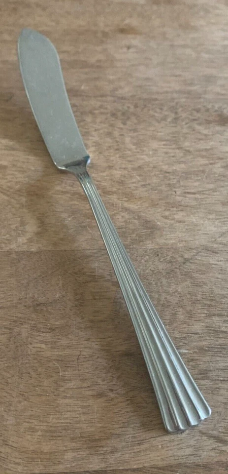 1 cuchillo de mantequilla de mango plano Covington Waterford 18/10 crestas de acero inoxidable Vietnam Foto 1 de 1