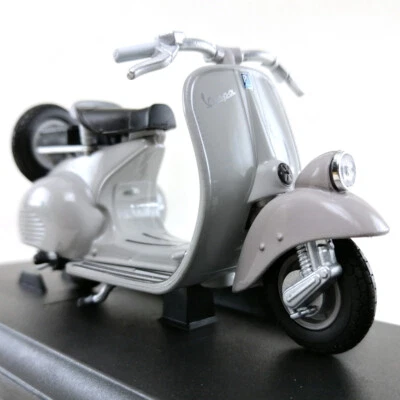 Vespa 125 c.c. Motorcycle Die-cast Model Welly 1:18 Scale Toy Collection Hobby 1 - Image 1 of 4