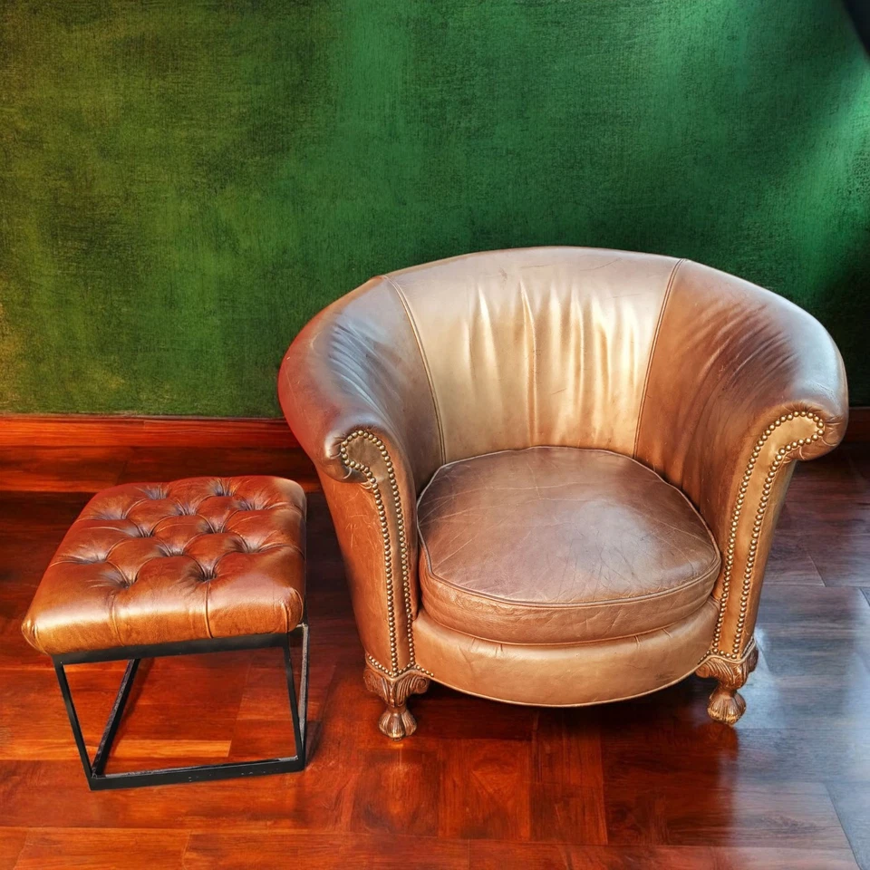 Antiguo juego de silla de cuero y otomana de cuero Hickory Tannery Barrel Foto 1 de 4