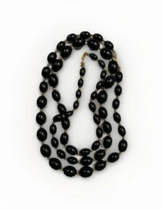 Set 2 collane vintage anni 60 MONET graduate perle ovali lucite nere, chiusura/rotondi oro - Foto 1 di 15