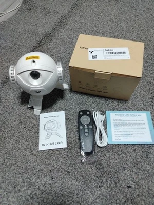 Astronaut Projector Night Light with Remote Control Kids - Image 1 of 4