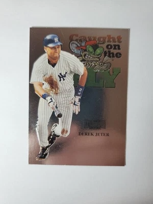 1999 Metal Universe Derek Jeter Caught on the Fly Card #238 - Image 1 of 2