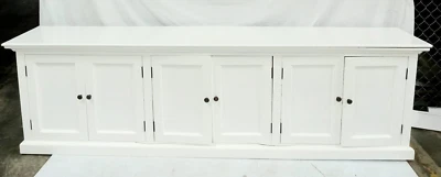 Buffet largo de madera de caoba NovaSolo con 6 puertas en blanco Foto 1 de 4