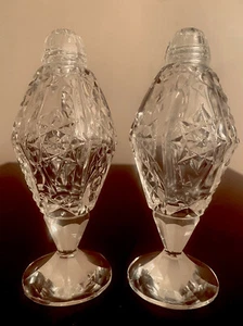 Vintage große Kristall geschliffenes Glas Salz und Pfefferstreuer 5,5" T geriffelte Sockel - Bild 1 von 17