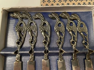 Vintage ornate Griffin Flatware butter knives -  - Picture 1 of 8
