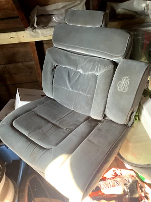 Oldsmobile Regency Brougham Delta 1985 88 asiento de pasajero (sin orugas) Foto 1 de 4
