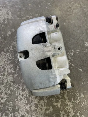 2017 2018 2019 2020 2021 2022 FORD F250 F350 F450 ЛЕВЫЙ СУППОРТ ЗАДНЕГО ТОРМОЗА LH - Изображение 1 из 4