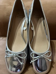 A New Day Faux Silver Patent Leather Ballet Shoes Flats W/Bows Size 6.5 NWOT - Picture 1 of 4