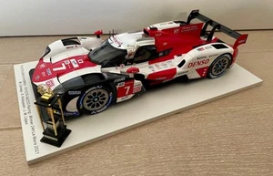 Spark Toyota GR010 Hybrid Winner 24h Le Mans 2021, #7, con copa, 1:18, embalaje original - Imagen 1 de 17