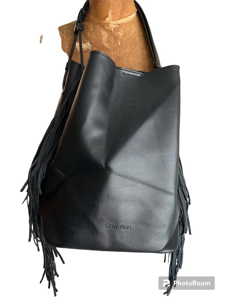 Bolso cubo NINE WEST NEGRO FLECOS para mujer con cordón usado en excelente estado Foto 1 de 3
