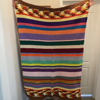 Lindo cobertor afegão de crochê feito à mão 59” x 41” multicolorido afegão - Imagem 1 de 4