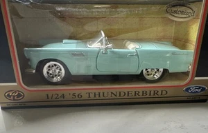 Motor Max 1956 Ford Thunderbird Convertible 1:24 Scale Diecast Model Car  - Picture 1 of 8