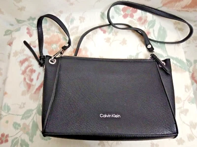 Bolsa tiracolo Calvin Klein 100% materiais feitos pelo homem alça ajustável CA57151 - Imagem 1 de 4