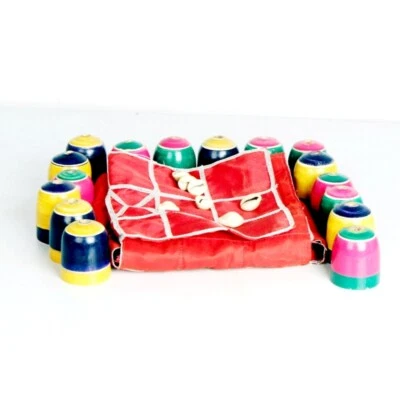 Juego de ajedrez de aspecto antiguo / Chaupar Mughal raro juego completo tablero de tela plateada Foto 1 de 3