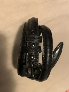 Cinturón delgado de cocodrilo lagarto reptil pulido en relieve negro hebilla autocubierta - Imagen 1 de 10