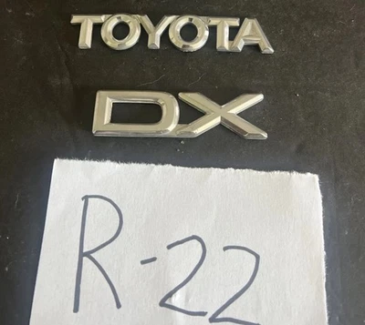 98 99 00 01 02 TOYOTA COROLLA DX CROMO EMBLEMA TRASERO LOGOTIPO INSIGNIA SÍMBOLO CONJUNTO OEM Foto 1 de 4