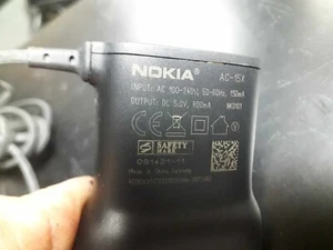 Nokia Mobile Charger AC-15X input:100-240V 50-60Hz 150mA output:5V 800mA - Zdjęcie 1 z 8