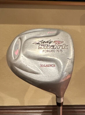 Драйвер Tiger Shark Lady Shark Hi Launch 60 под правую руку с чехлом на головку - Изображение 1 из 4