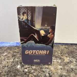 Gotcha! Anthony Edwards Linda Fiorentino VHS 1985 - Picture 1 of 6