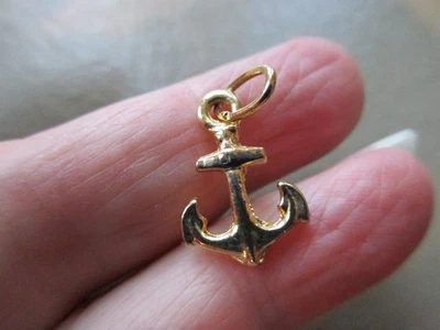 VINTAGE GOLD TONE RETRO SHIPS ANCHOR SAILING FISHERMAN FOB CHARM PENDANT OLD UK - Image 1 of 2