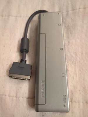 Adaptador de puerto de E/S Toshiba PA2728U Foto 1 de 4