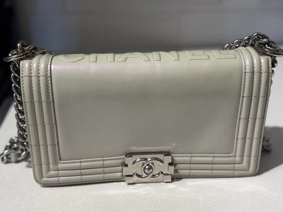 Bolsa CHANEL Reverso menino couro de bezerro iridescente vitrificado tamanho médio 2011/2012 *leia* - Imagem 1 de 4