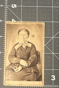 Antike Kabinettkarte alte Dame Frau Portrait Sepia Ton Ende 1800’er Jahre - Bild 1 von 2