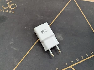 Samsung Adaptive Fast Charging Travel Adapter EP-TA20EWE - Photo 1 sur 2