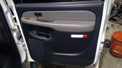 CHEVROLET  SUBURBAN 15002002 Door Trim Panel Rear RIGHT 446093 Foto 1 de 4