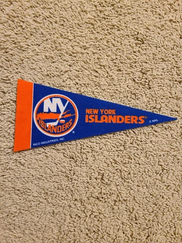 New York Islanders NHL Hockey Team Mini 9" Souvenir Felt Pennant Flag NEW Cover