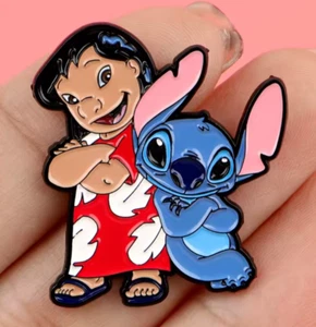 Spilla smaltata LILO & STITCH - simpatico divertente film cartone animato - SPEDIZIONE GRATUITA - Foto 1 di 2
