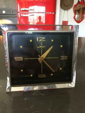 vintage majak-11 jewels glass desk/mantle clock on a bakelite stand made in ussr Cover